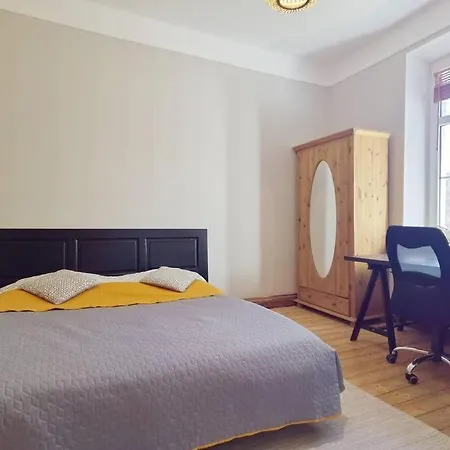 Marcowka M4 - Duzy W Historycznej Willi Z Ogrodem